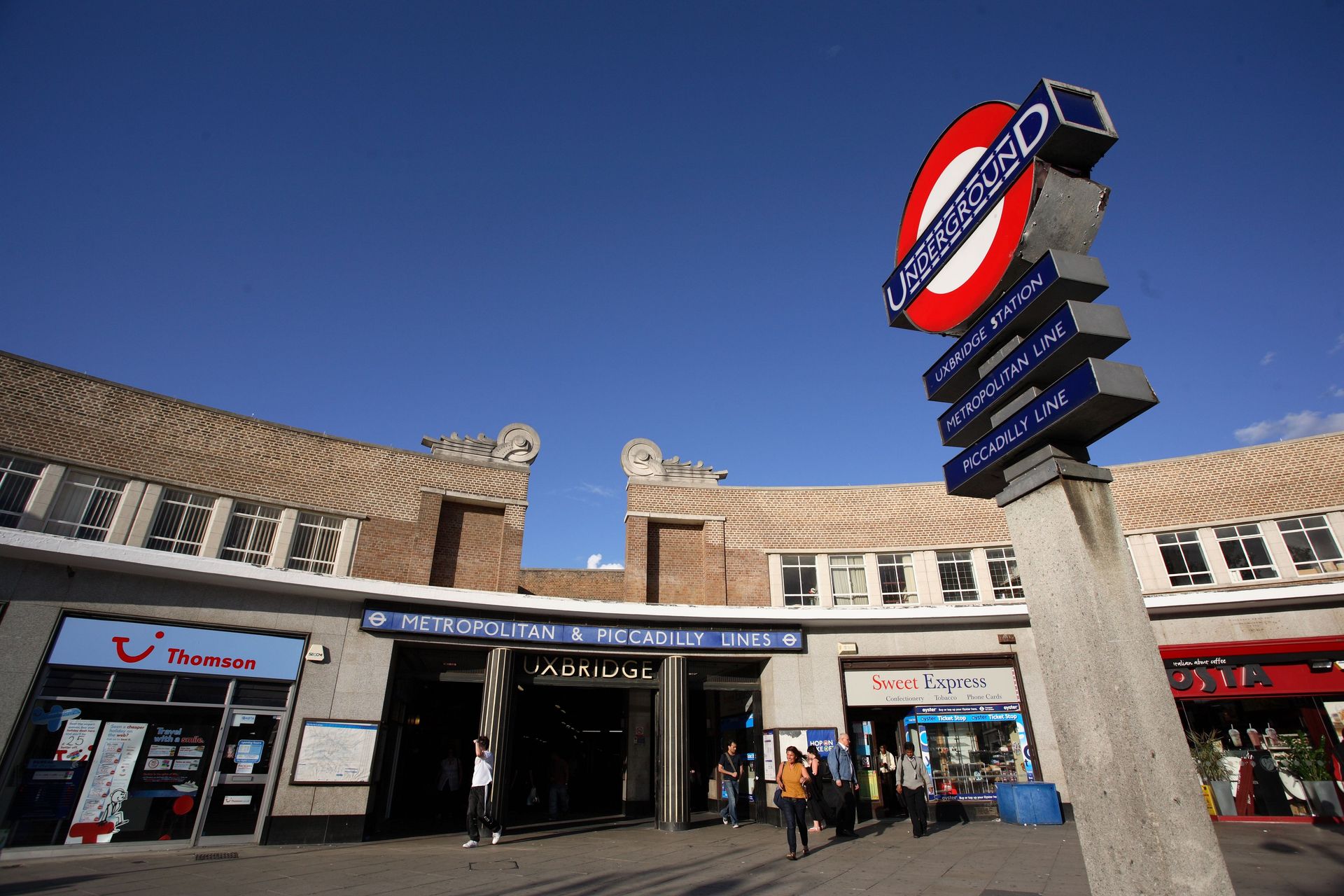 Uxbridge Underground station entrance, Metropolitan and Piccadilly lines