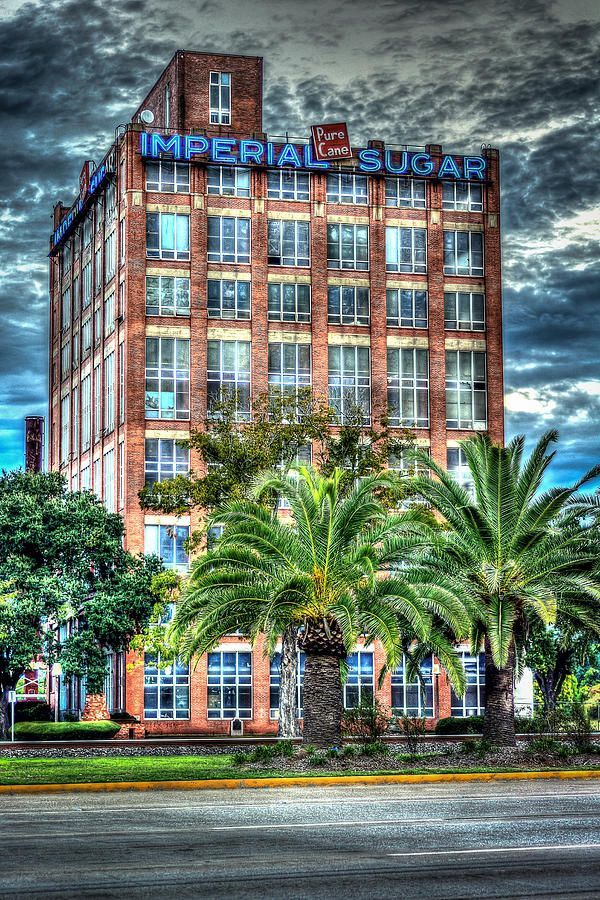 A large brick building in Sugar Land with imperial sugar written on the top
