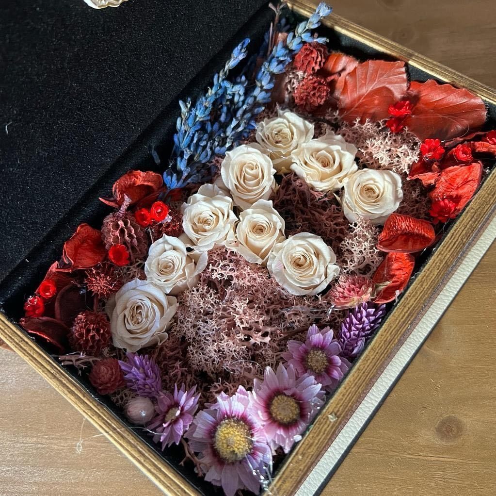 Lettera di rose in libro