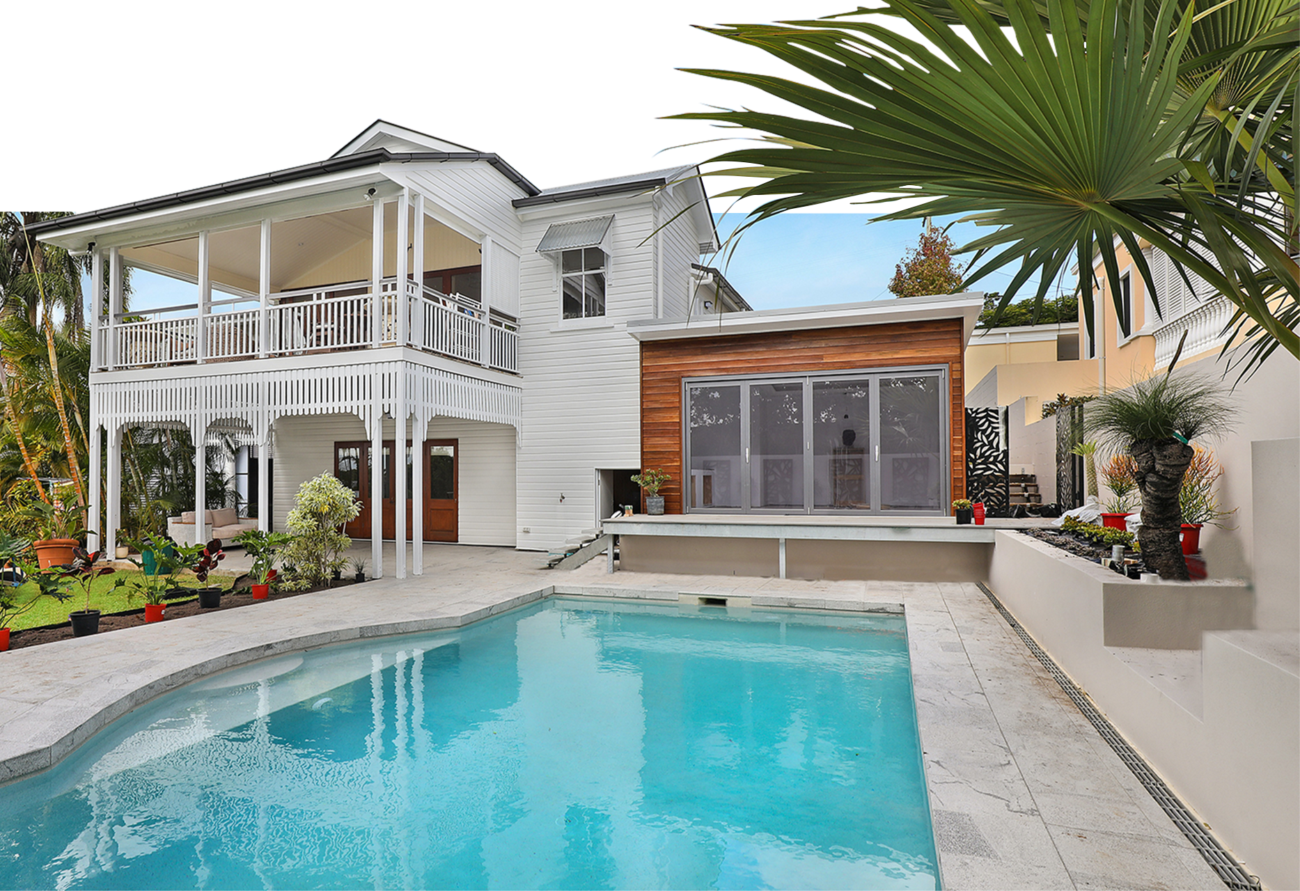 Beige Retaining Wall Surrounding Clear Pool At White Panel Home - Build A Retaining Wall In The Northern Rivers