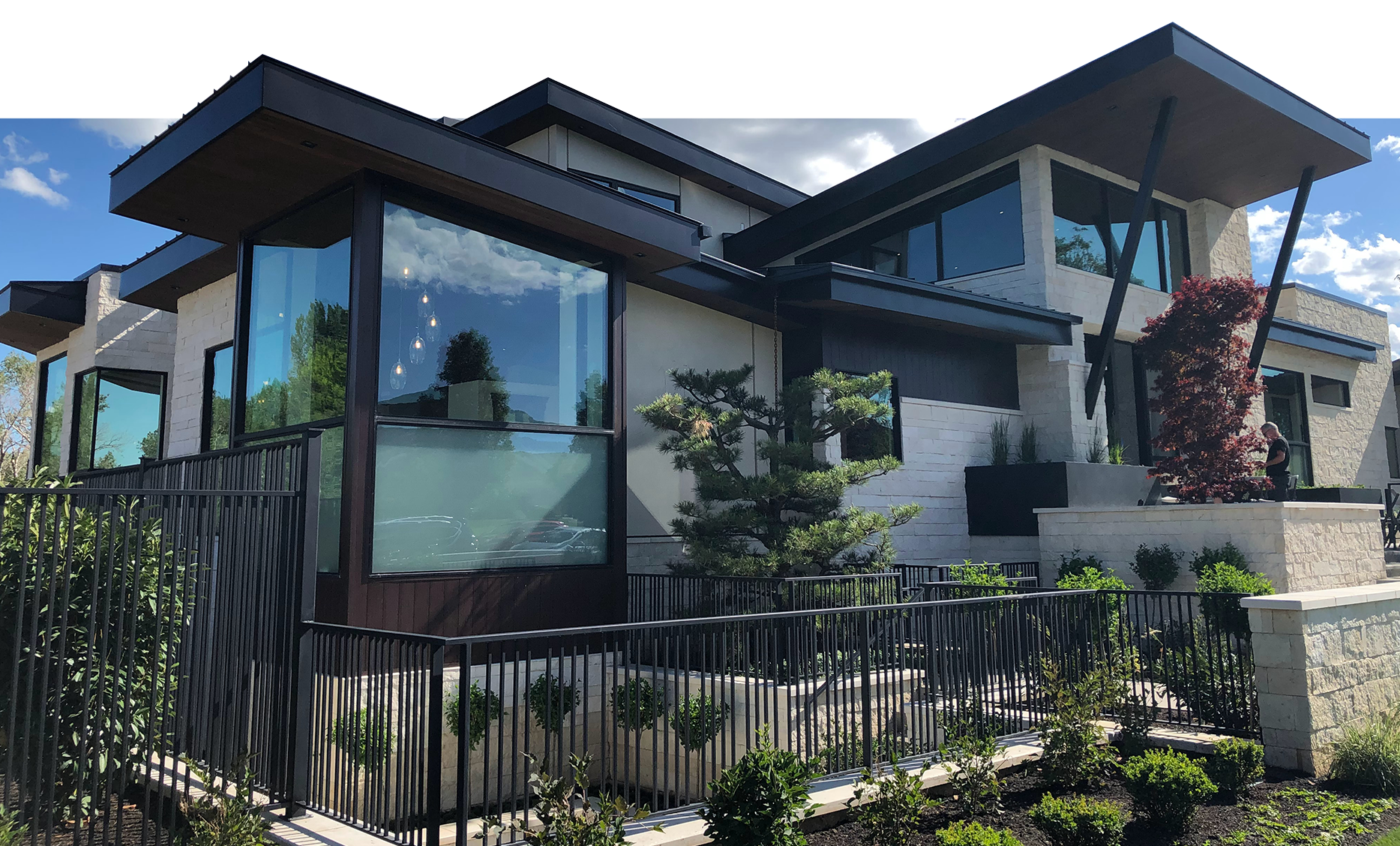 Concrete Block Wall On Large Upscaled Home - Build A Retaining Wall In On The Gold Coast
