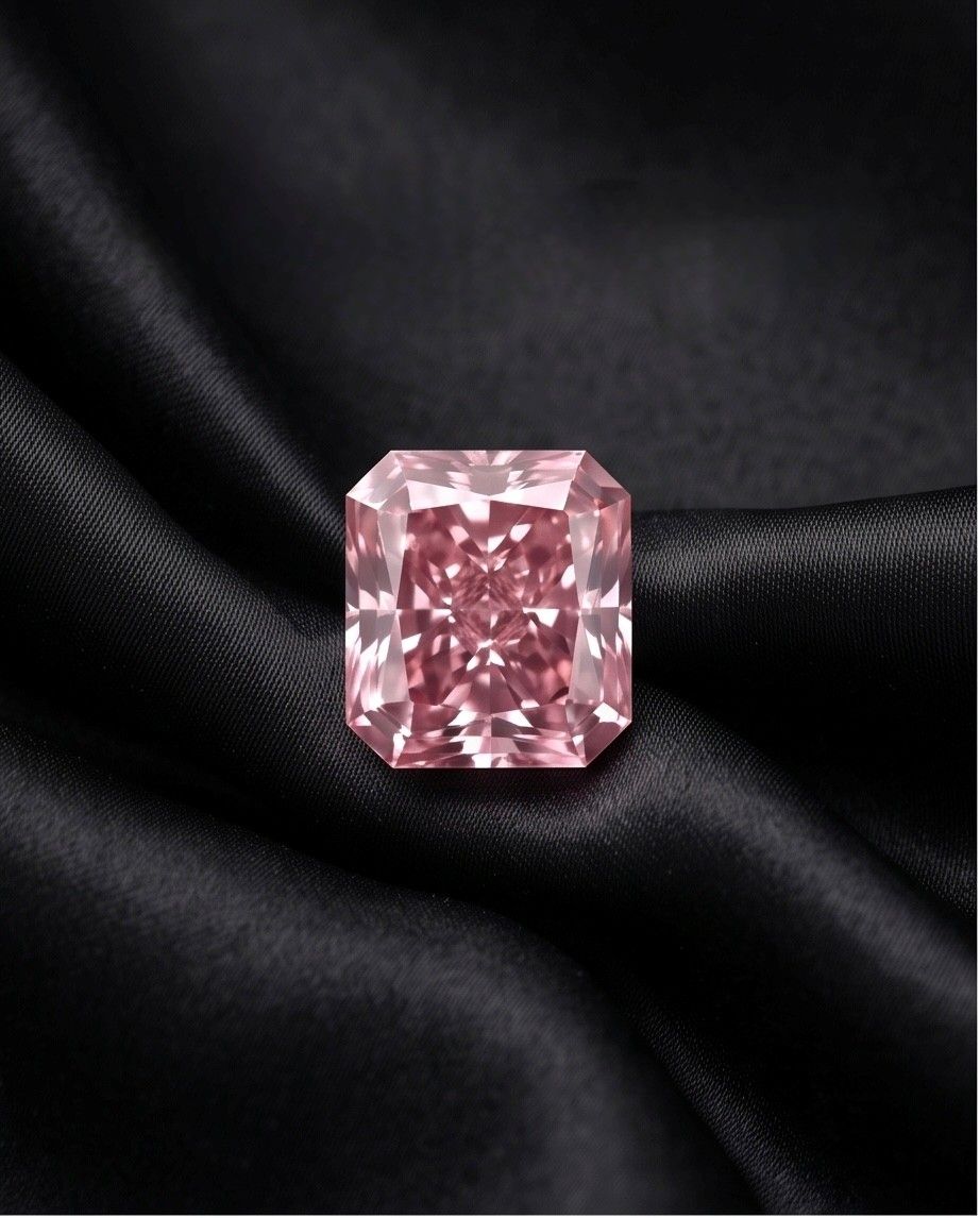 CERTIFIED ARGYLE Radiant Diamond 0.28ct 3PP P1