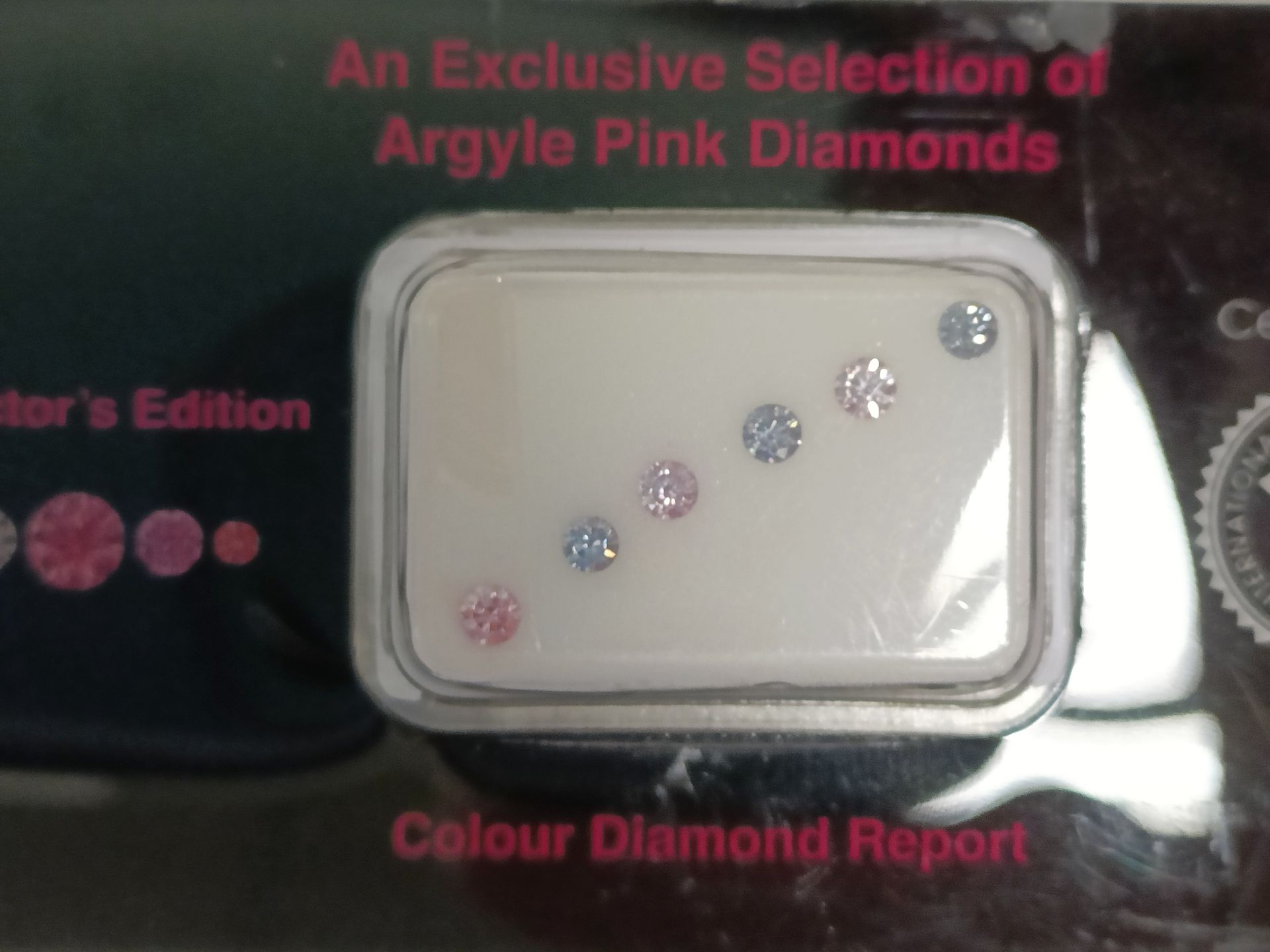 COLLECTORS EDITION ARGYLE Round Diamonds 6 = 0.30CT TDW 5/6PP EQ + BL2 EQ SI1