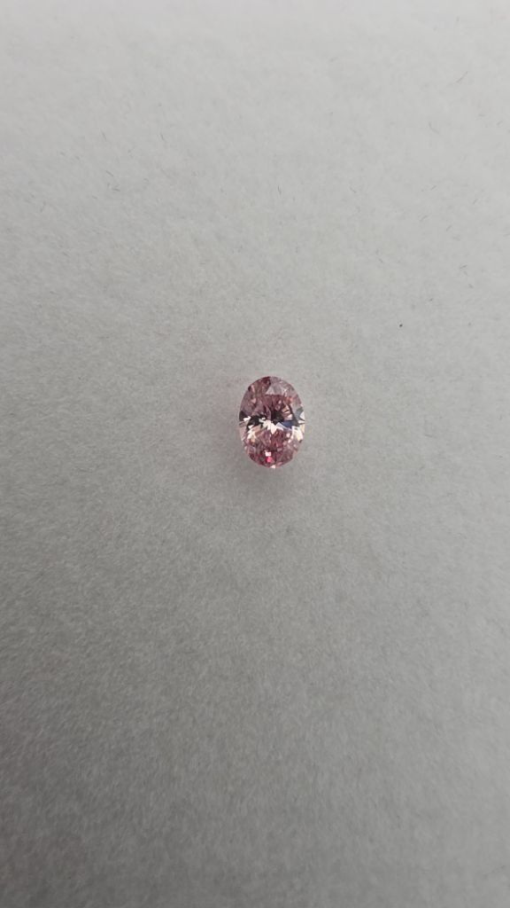 CERTIFIED ARGYLE Oval Diamond 0.15ct 5P VS2 Collector's Edition