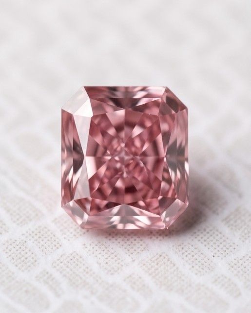 CERTIFIED ARGYLE Radiant Diamond 0.31ct 4PP P1