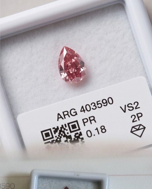 CERTIFIED ARGYLE Pear Diamond 0.18ct 2P VS2