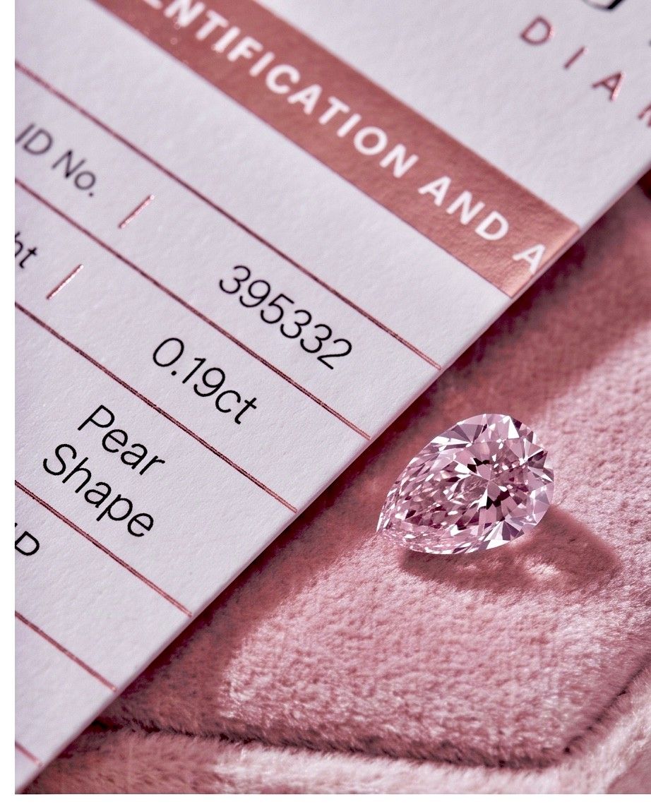CERTIFIED ARGYLE Pear Diamond 0.19ct 4P SI2/SI1