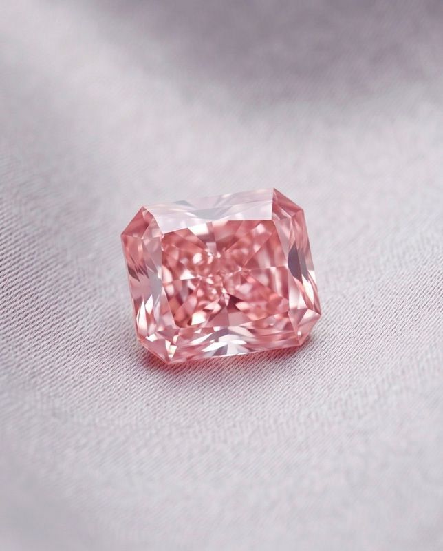 CERTIFIED ARGYLE Radiant Diamond 0.44ct 5PR P1