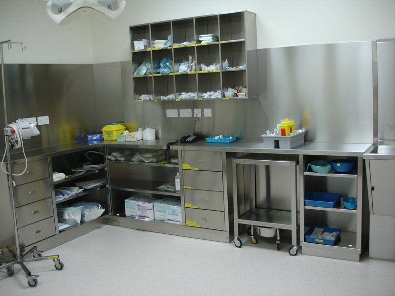 Mobile inox a parete per ospedale 