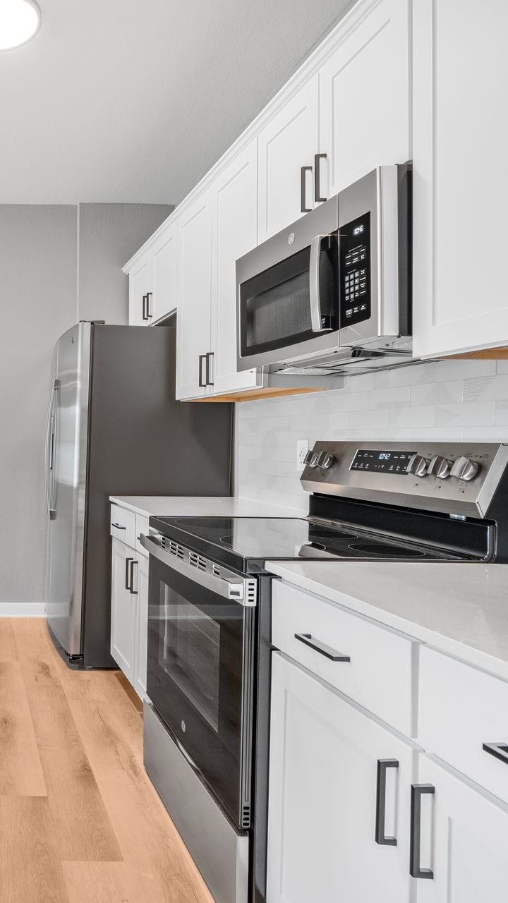 kitchen with stainless steel appliances at Creekside Ranch Apartments in Bradenton
