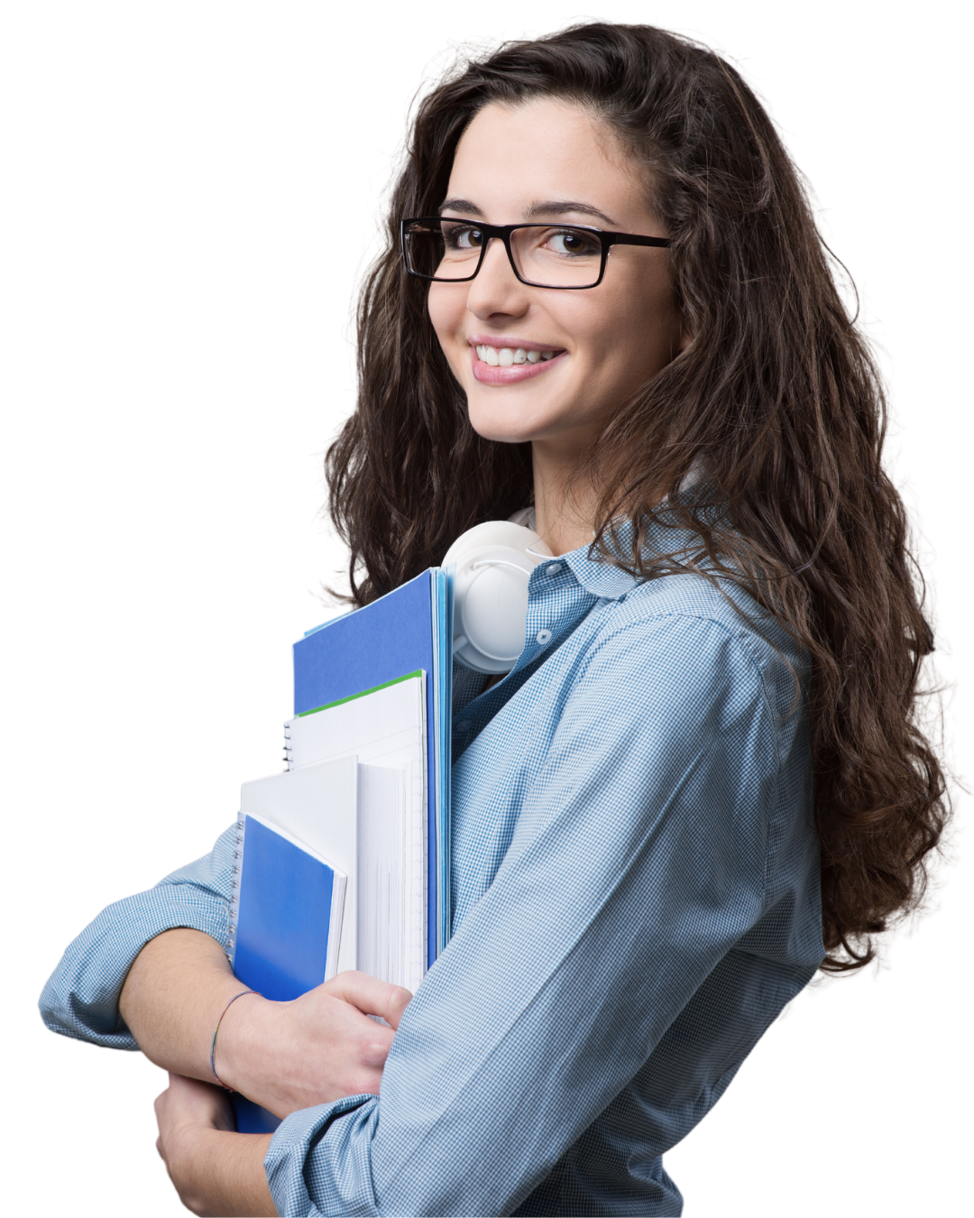 Mulher de óculos, segurando livros, sorrindo, com fones de ouvido e camisa azul.