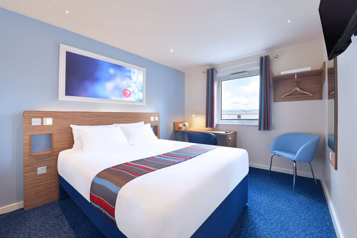 Travelodge Hotels Teacher Discount Education Discount Educators who are members of The American Federation of Teachers save 20% on hotel stays at Wyndham brand hotels including Travelodge, Super 8, Ramada, Microtel, La Quinta, Howard Johnson, Hawthorn Suites, Days Inn, Baymont, AmericInn, Wingate, Wyndham, and Wyndham Garden.