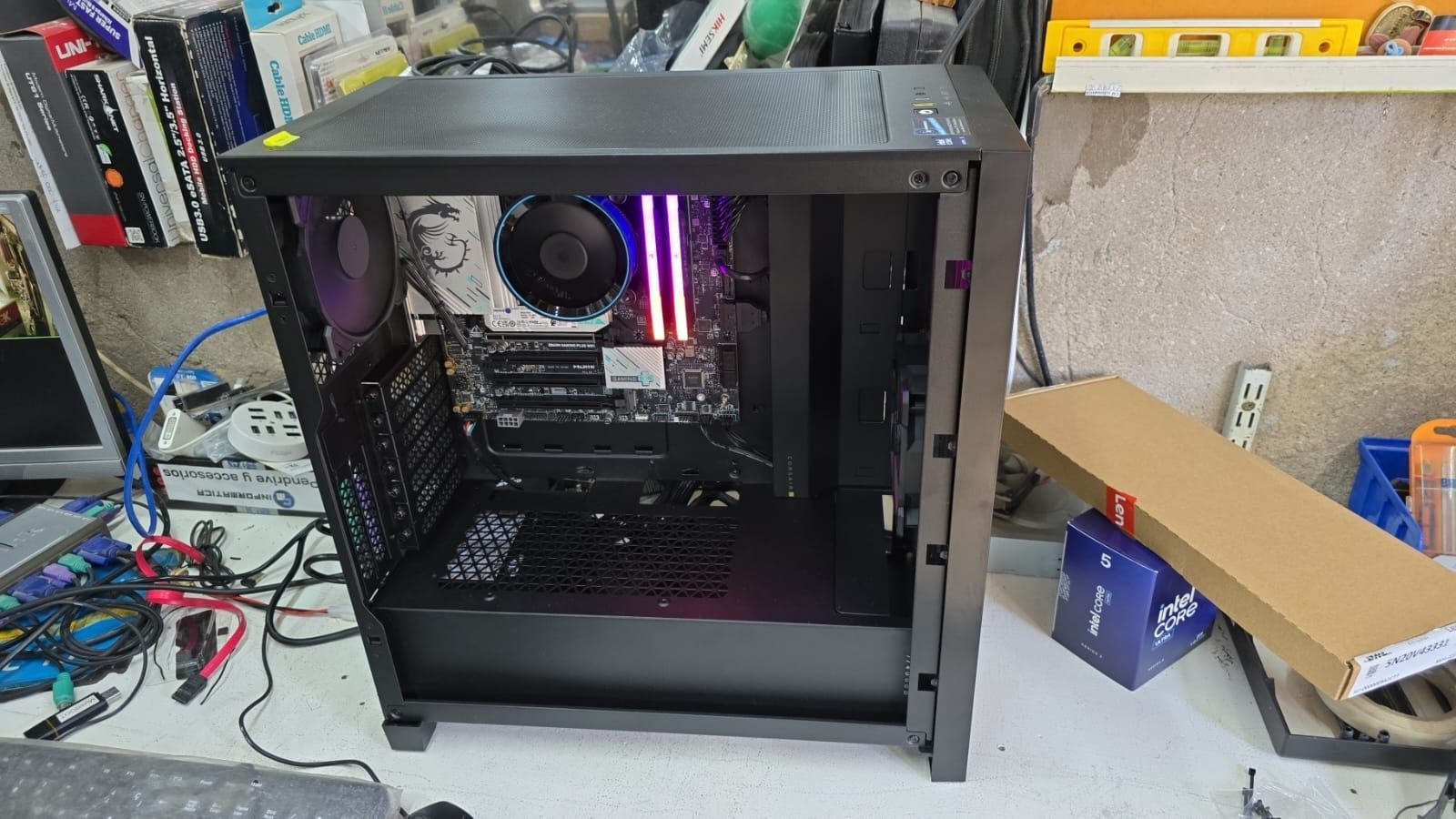 PC a medida en Bahía Blanca, gabinete Corsair, memorias RGB, Intel Core y MSI.
