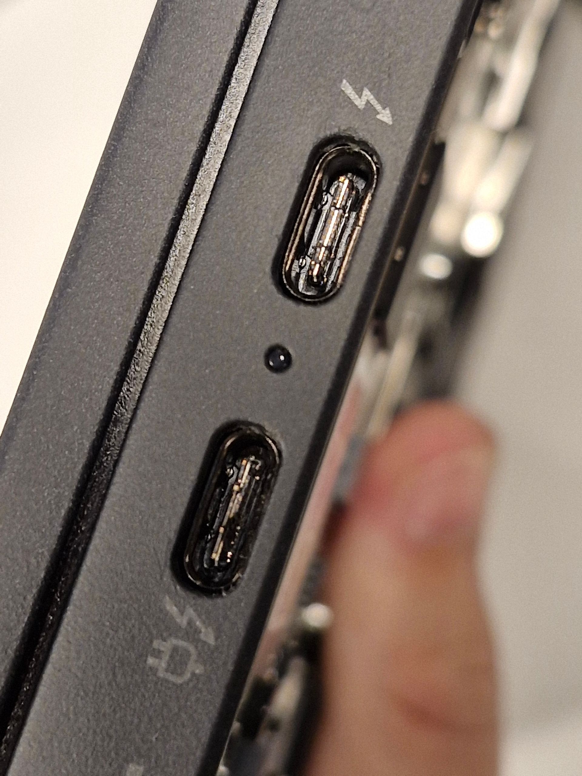 Notebook Lenovo con puerto USB‑C de carga dañado – reparación de puerto de carga en Bahía Blanca.