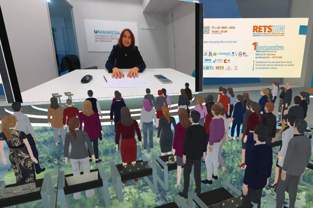 Conferencia virtual: el presentador está sentado a la mesa y los avatares de los asistentes forman parte del público. 
