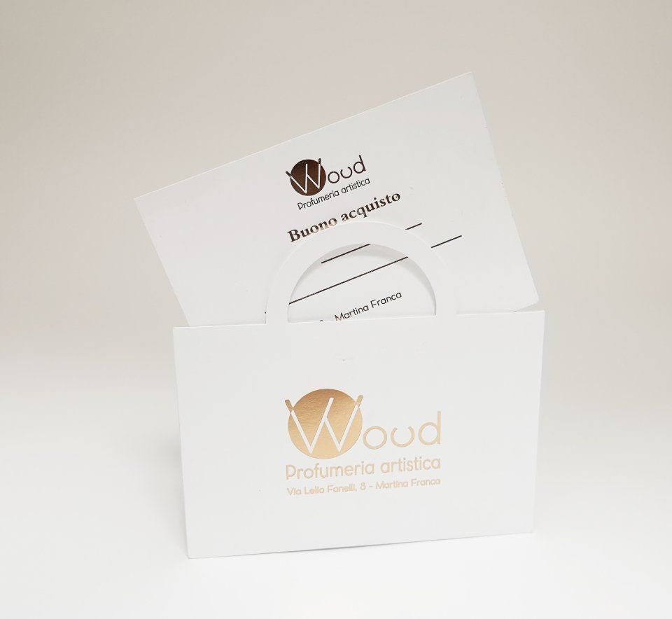 dettaglio gift card bianca con stampa a caldo