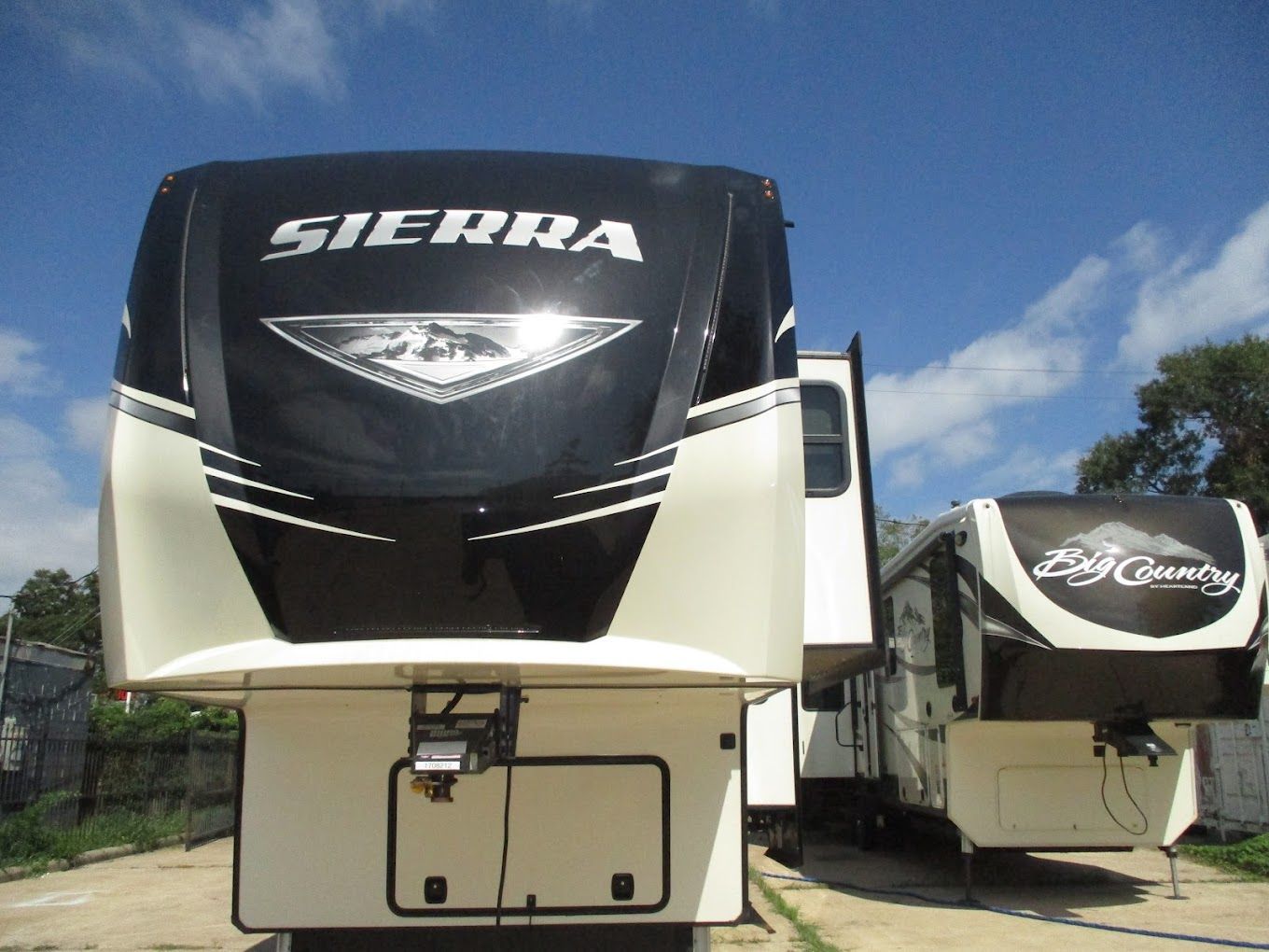 RV Sales Service Img