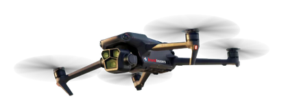 drone vliegt tegen een witte achtergrond.