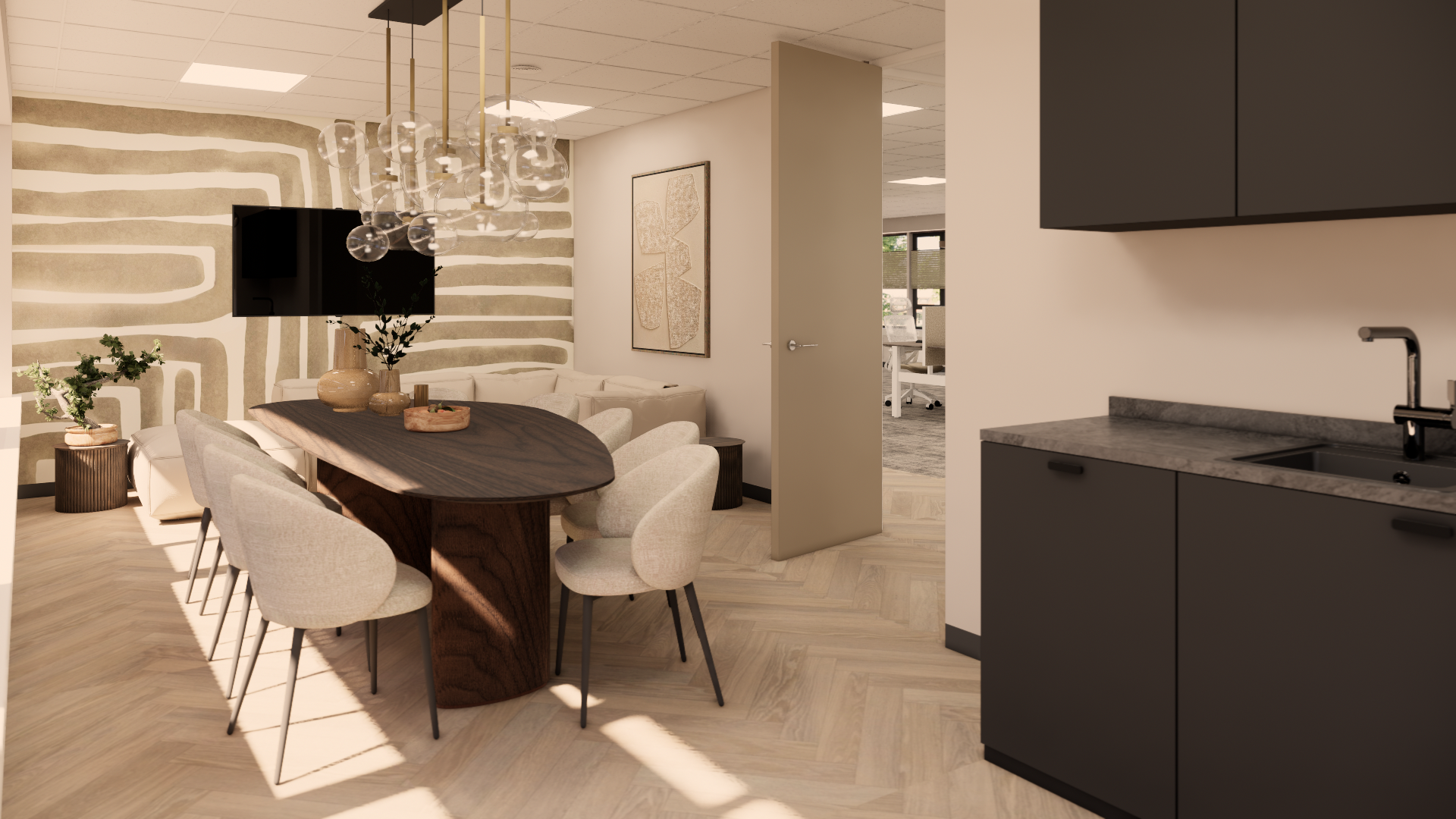 Moderne eet- en keukenruimte met donkere kasten, gestreepte muren, een houten tafel en witte stoelen.