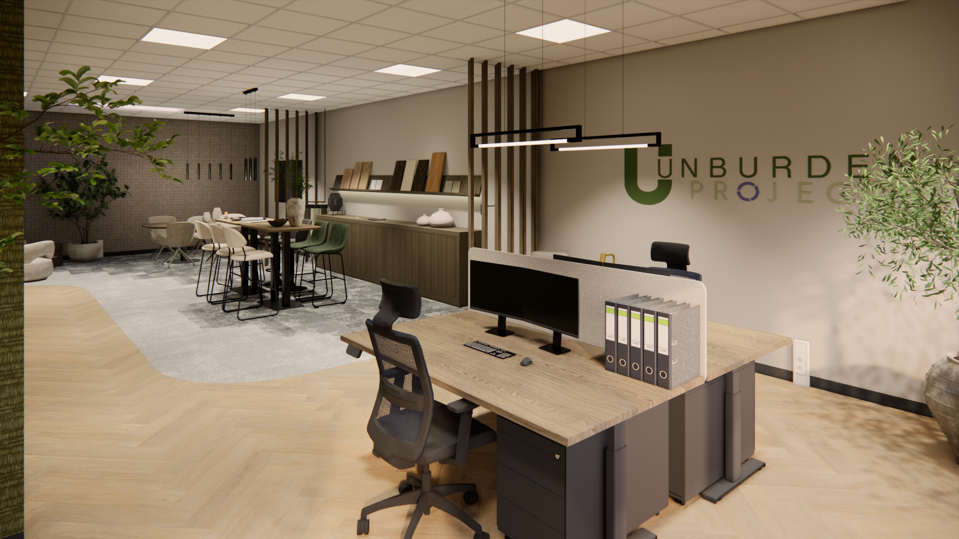 Moderne kantoorlobby met bureaus, stoelen en beige muren onder heldere plafondverlichting.