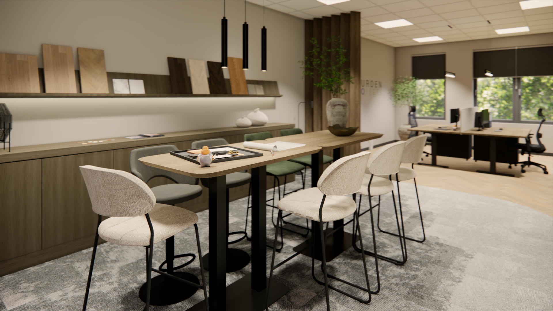 Moderne kantoorlounge met tafels, stoelen en een lange balie, verlicht door grote ramen.