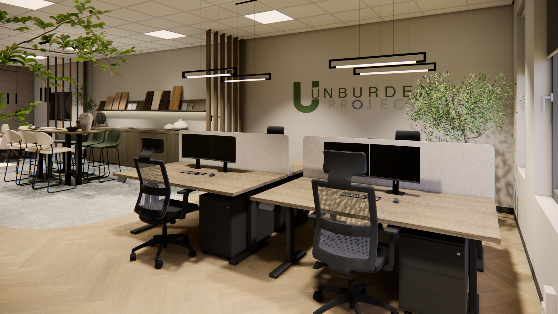 Moderne kantoorwerkplek met bureaus, computers, stoelen en planten onder helder plafondlicht.