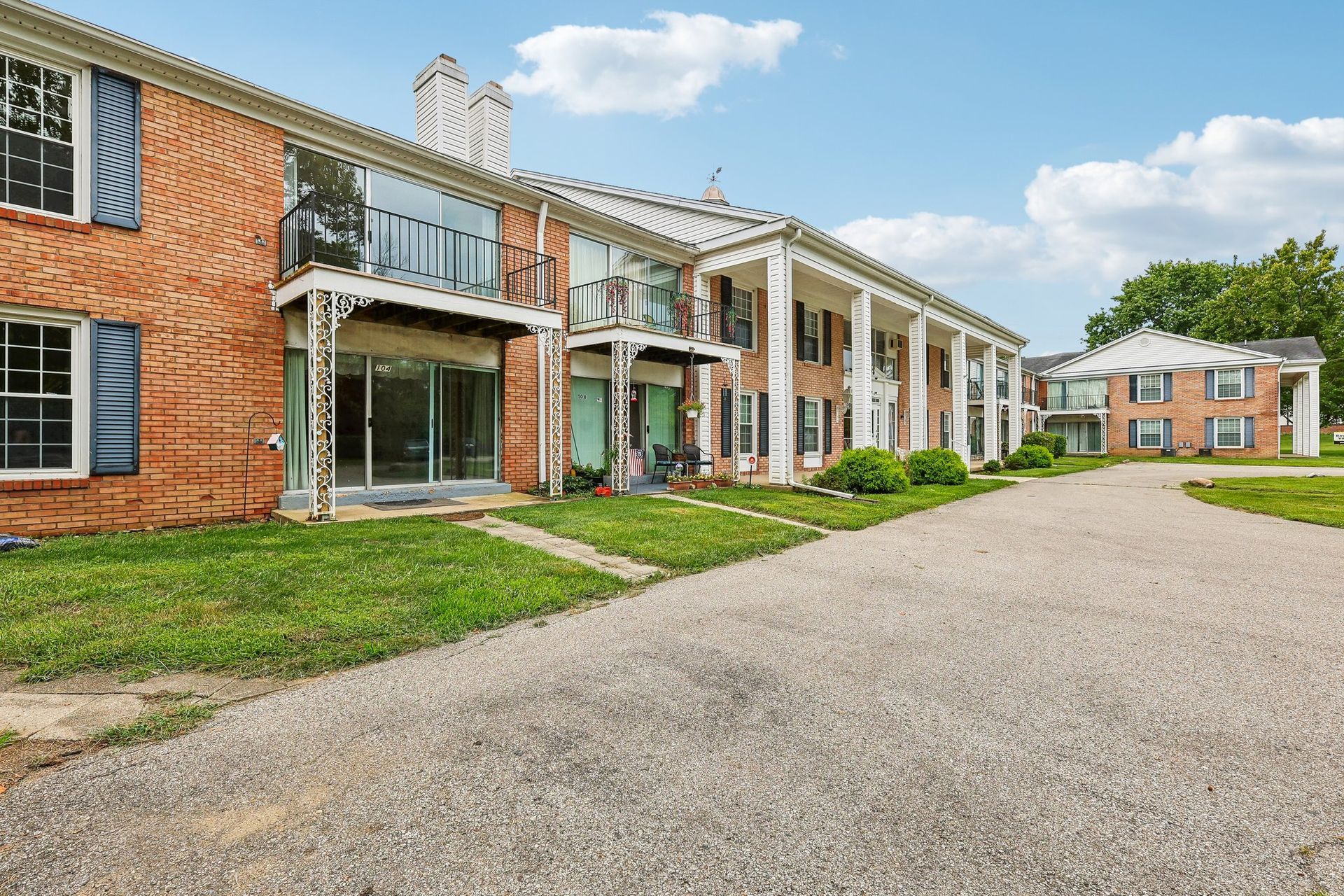 Photo of an apartment building seen from the parking lot