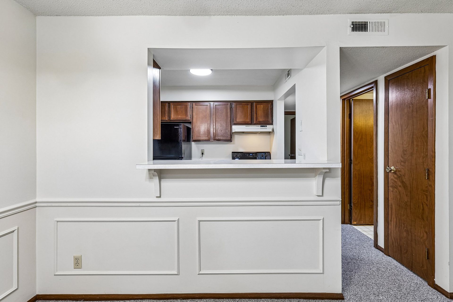 Photo of a dining room/bar area