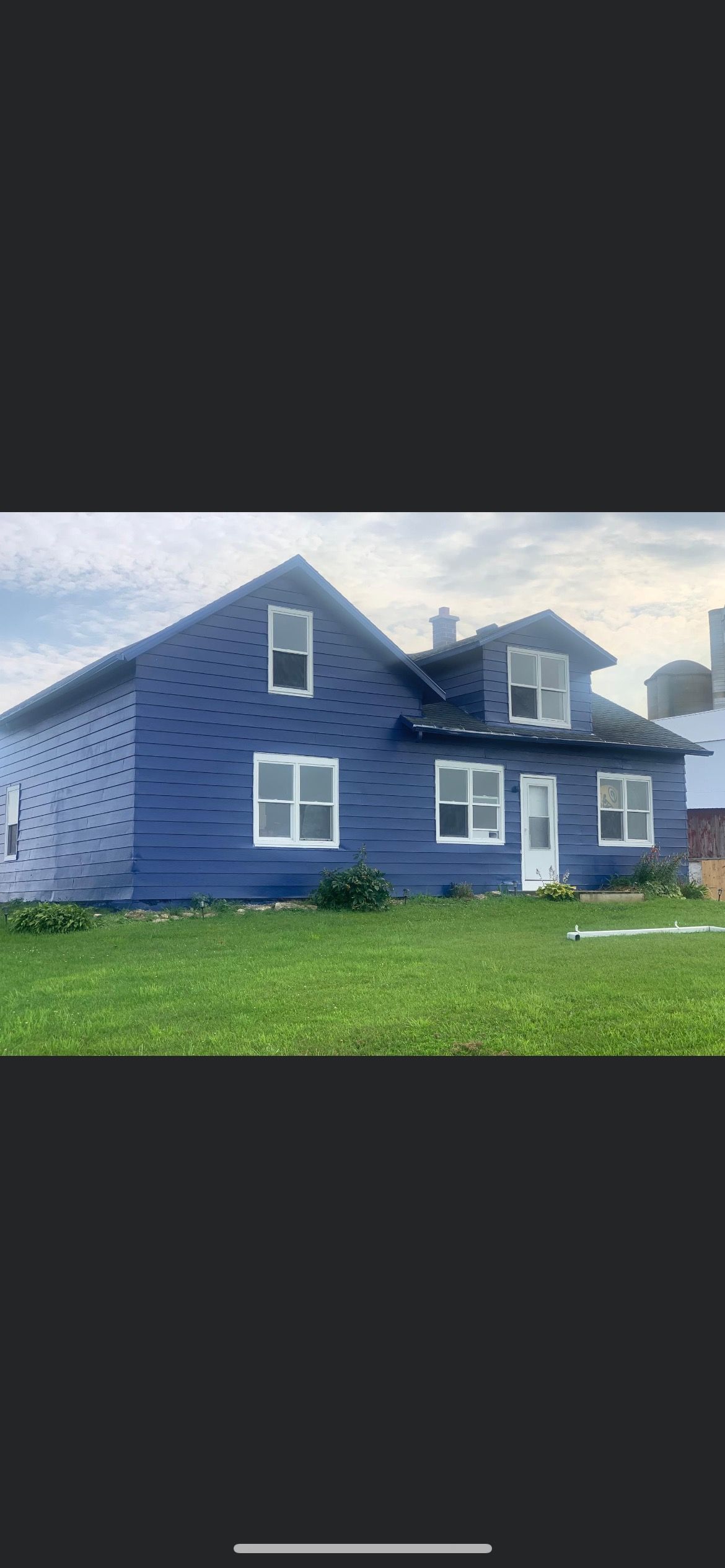 Picture of a farmhouse after a painting job done by Patrick painting, 