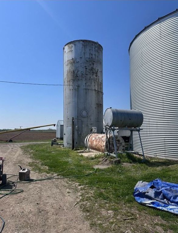 Picture of a rusty silo in Syracuse that would greatly benefit of a painting job. 
