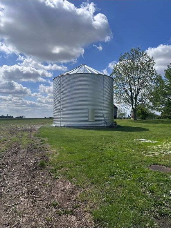 Picture of a storage tank that is just being repainted by Patrick painting.