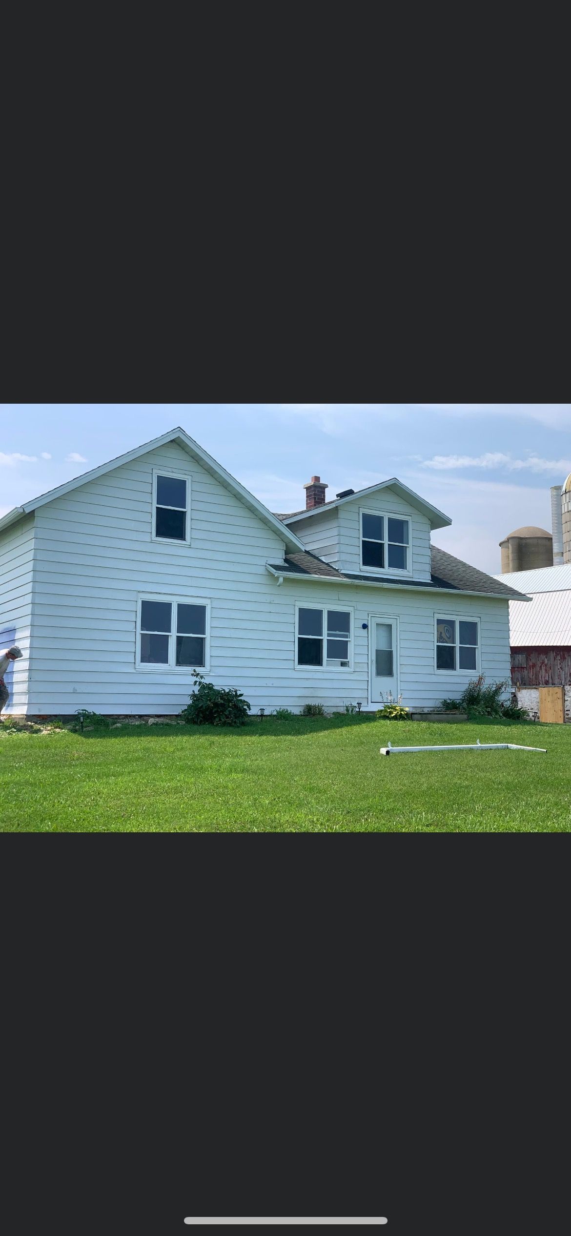 
Picture of a farmhouse that is in need of a painting job. By painting a farmhouse you protect it from harsh weather and you extend its lifespan. 
