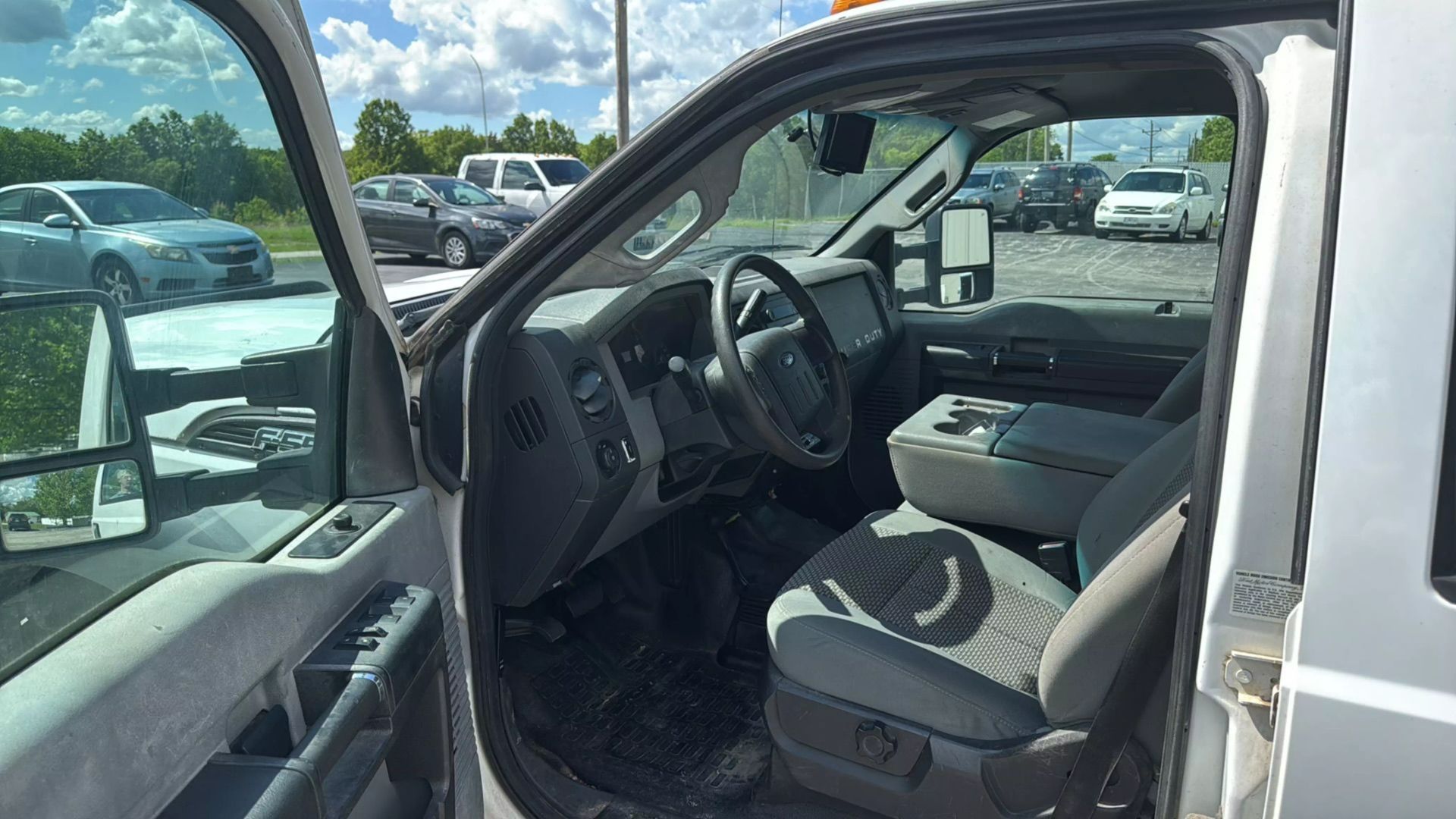 2012 Ford F-550 - Photo 6
