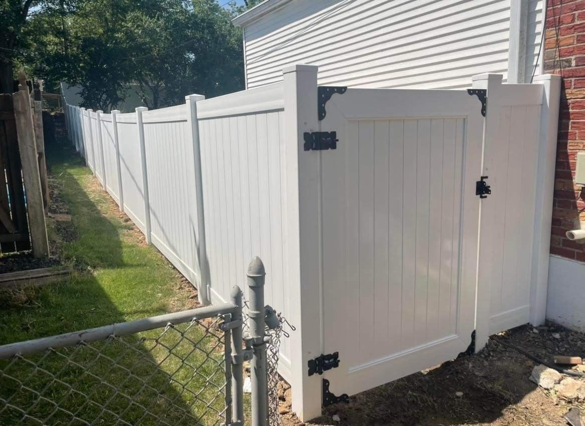Vinyl Fence — Barnhart, MO — Hoffman Concrete LLC