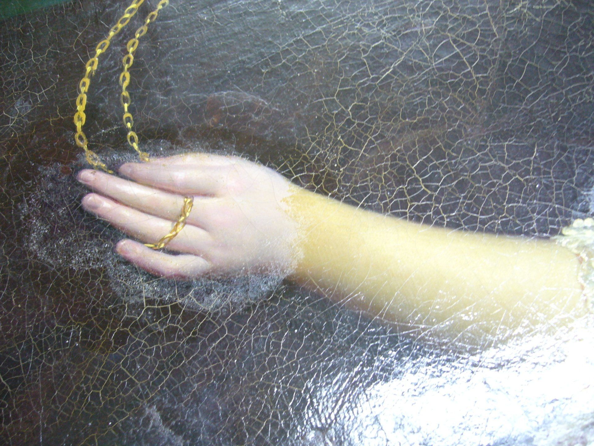Cleaning of old varnish
