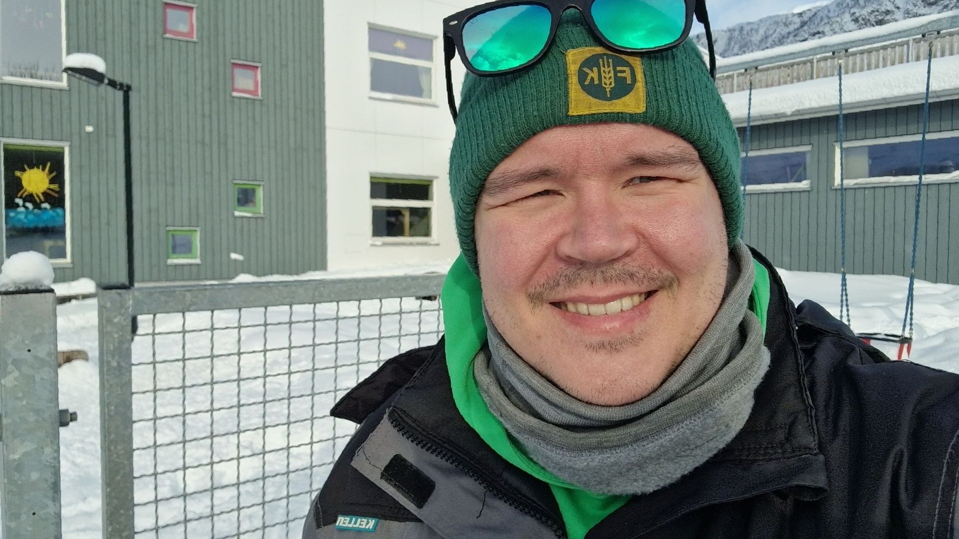 Øyvind beskriver arbeidshverdagen som givende: - Jeg kommer hjem med mer energi enn da jeg dro.