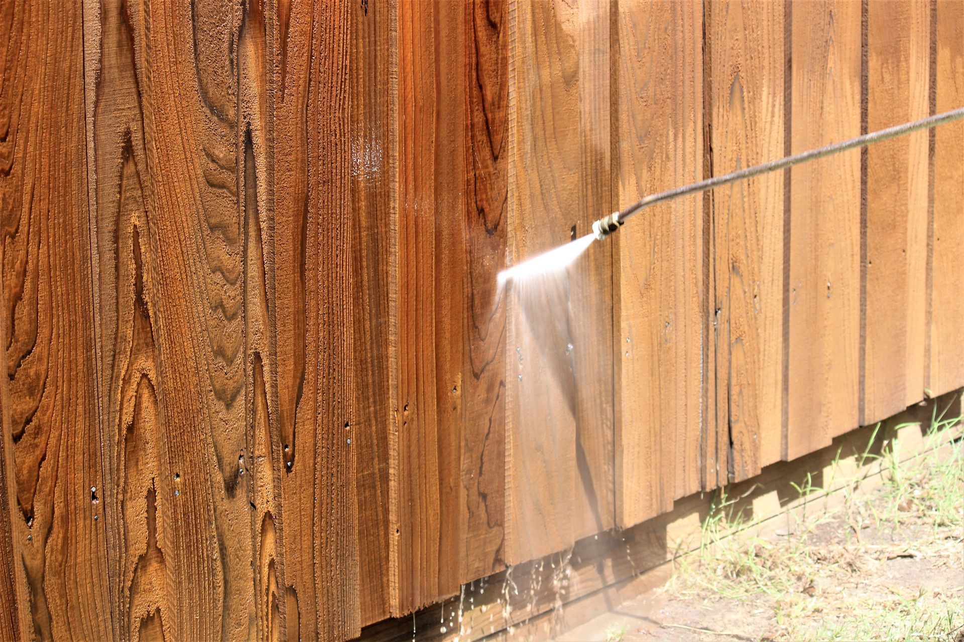 Cleaning a Fence With Pressure Washer