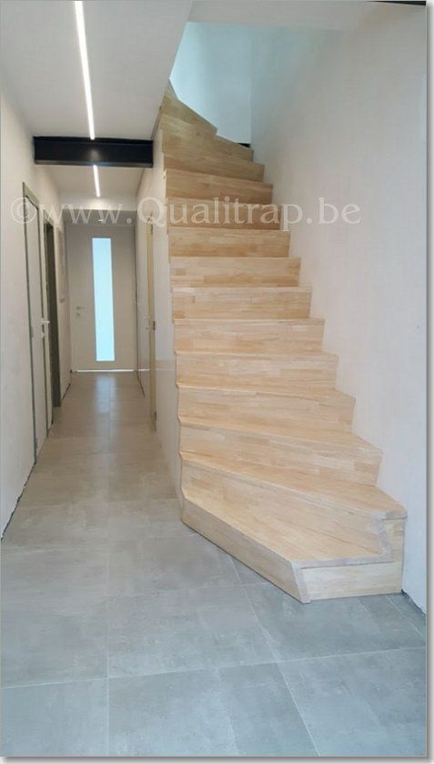 houten trap met Z-treden in rubberwood 