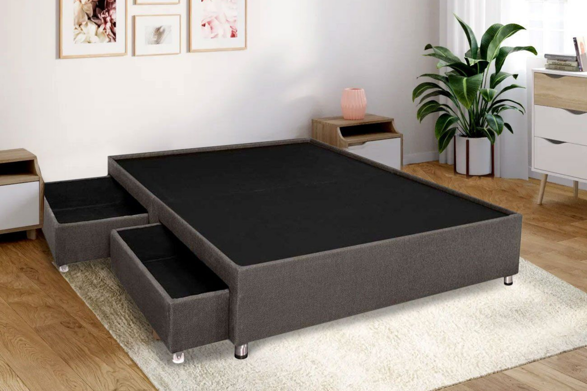 Cama moderna tapizada en gris con cajones de almacenamiento integrados en un dormitorio luminoso.