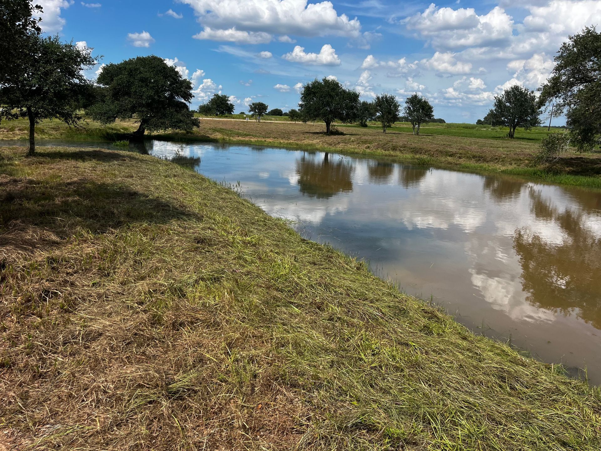 Finished pond with water for Texas ranch and acreage property