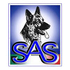 Logo SAS con pastore tedesco, testo blu, colori della bandiera italiana.