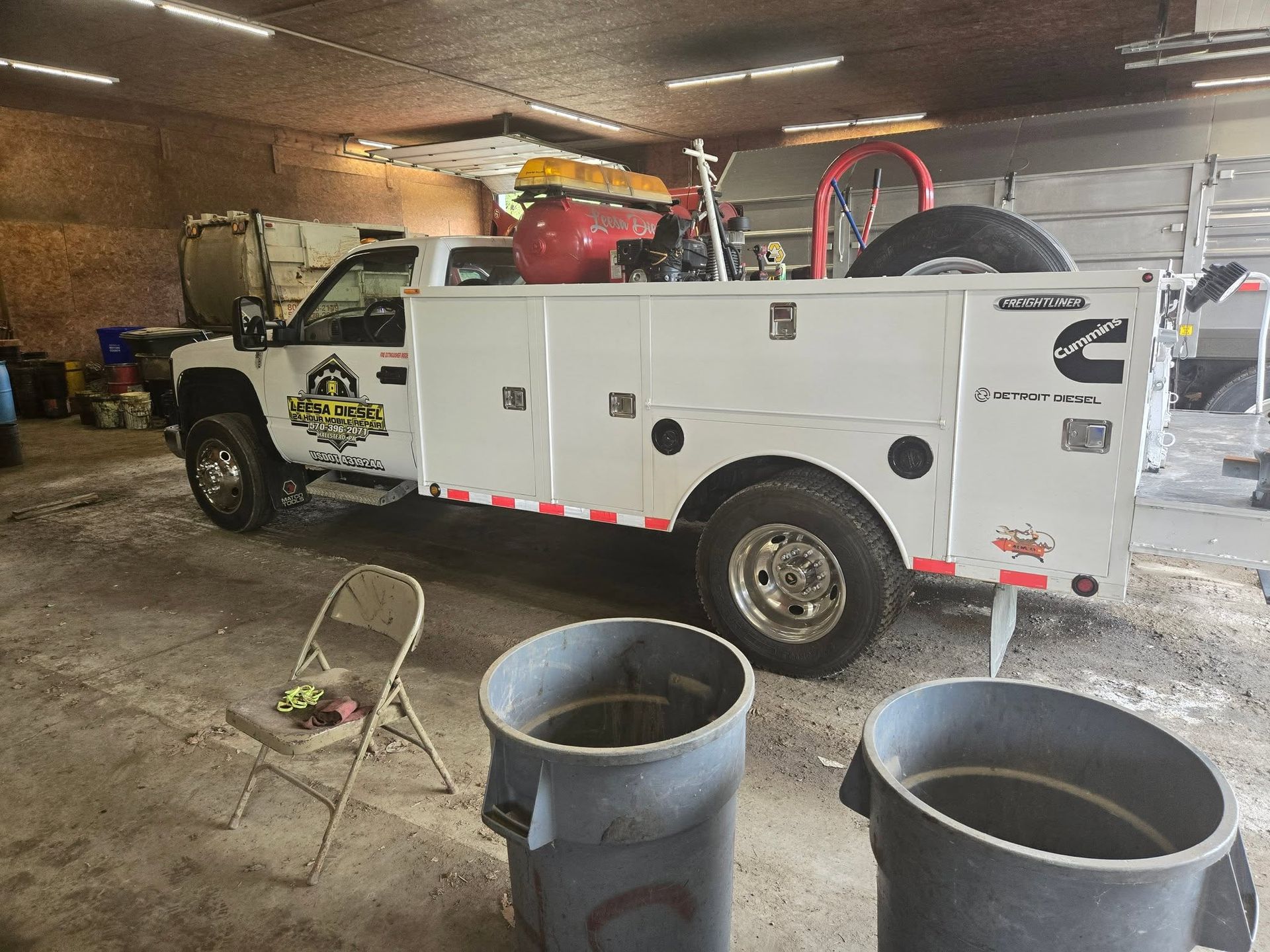 Leesa Diesel mobile mechanic utility truck with tools