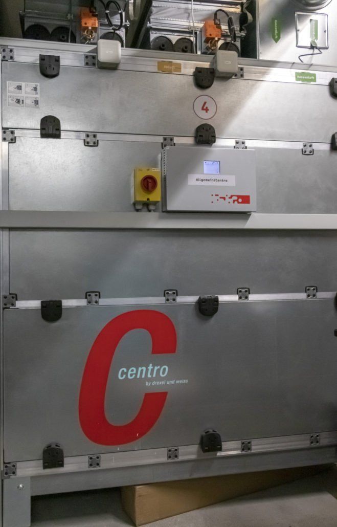 Große industrielle Lüftungsanlage mit Centro-Logo.