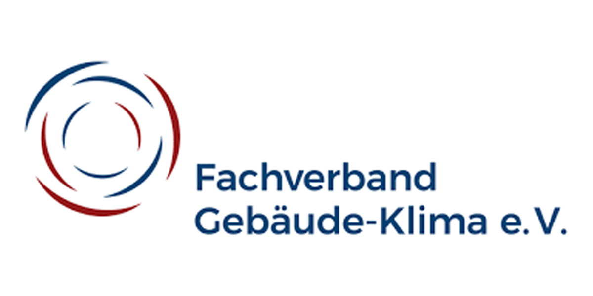 Logo des Fachverbandes Gebäude-Klima e. V. mit einem spiralförmigen Motiv in Blau und Rot, daneben der Name der Organisation in Dunkelblau.