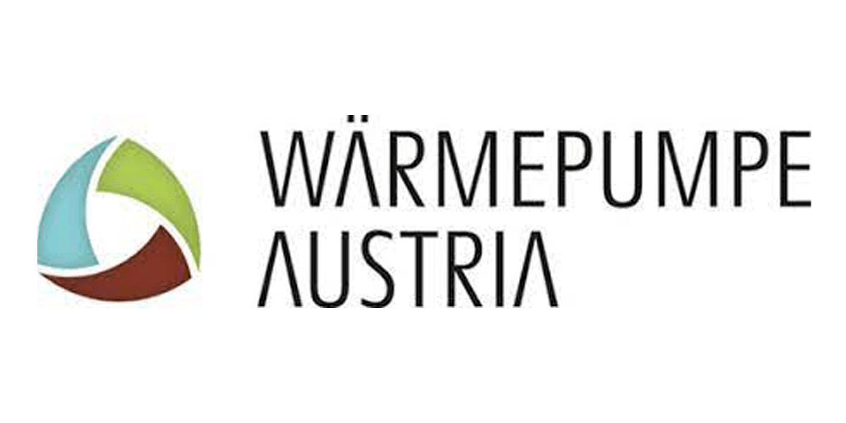 Logo von WärmePumpe Austria, ein stilisiertes Dreieck mit grünen, blauen und braunen Segmenten neben dem Text.