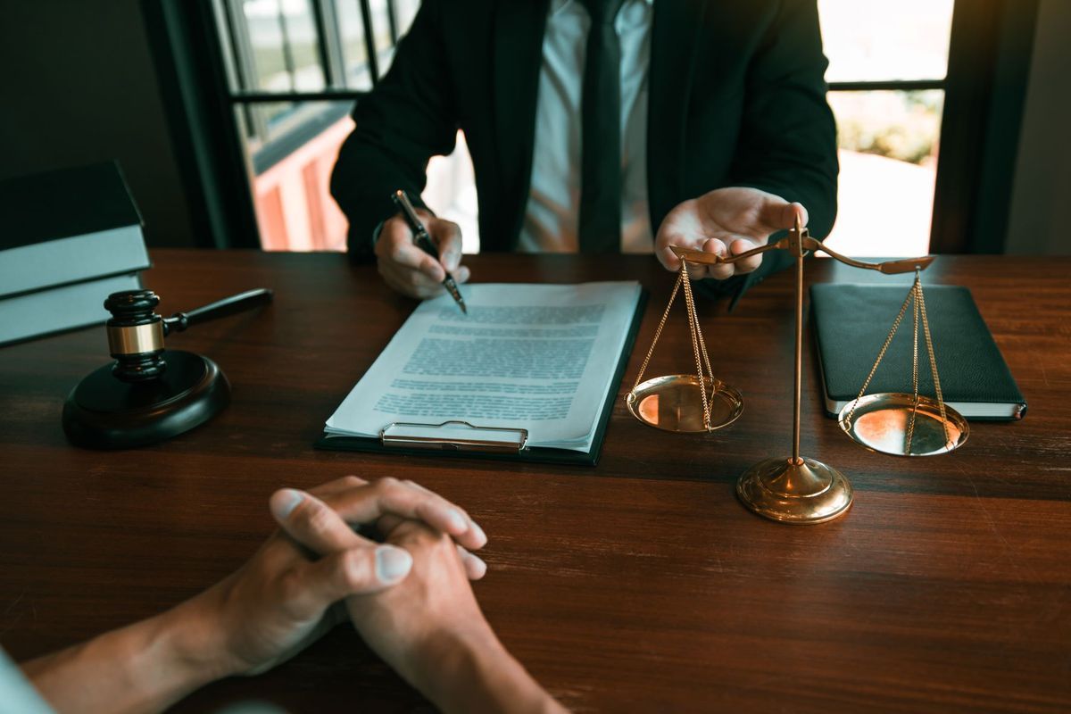 Arbitration vs Mediation: What's the Difference?