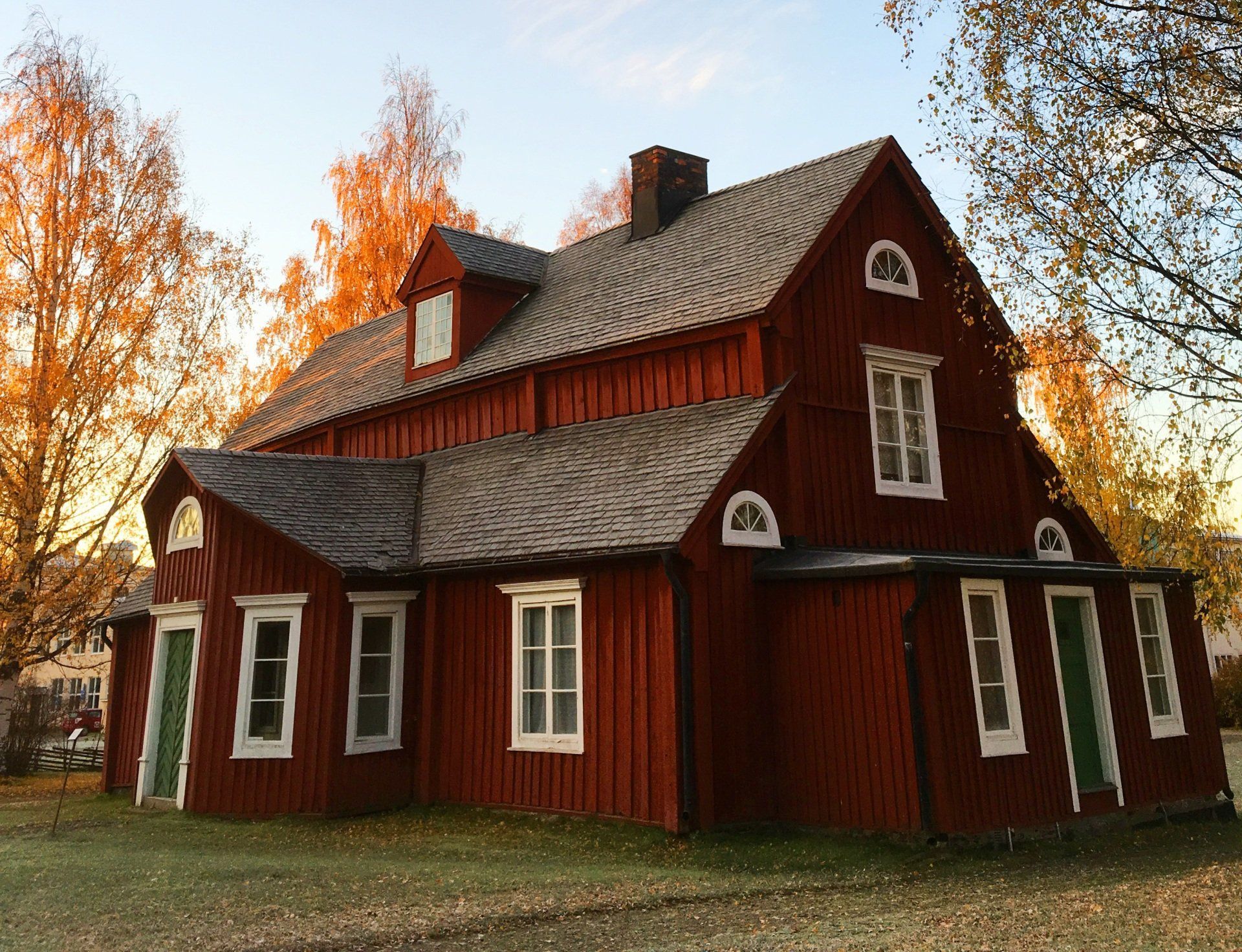 Ultimate Guide to Roof Replacement and When to Replace Your Roof!