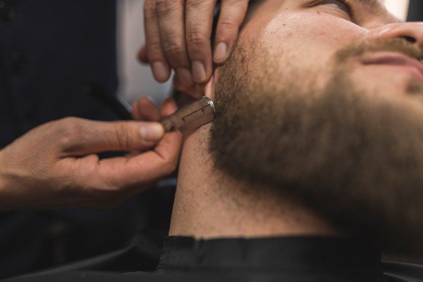 Close Neck Shave | Edwardsville