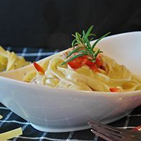 Linguine mit Zitronenschale und RAVIDA Olivenöl