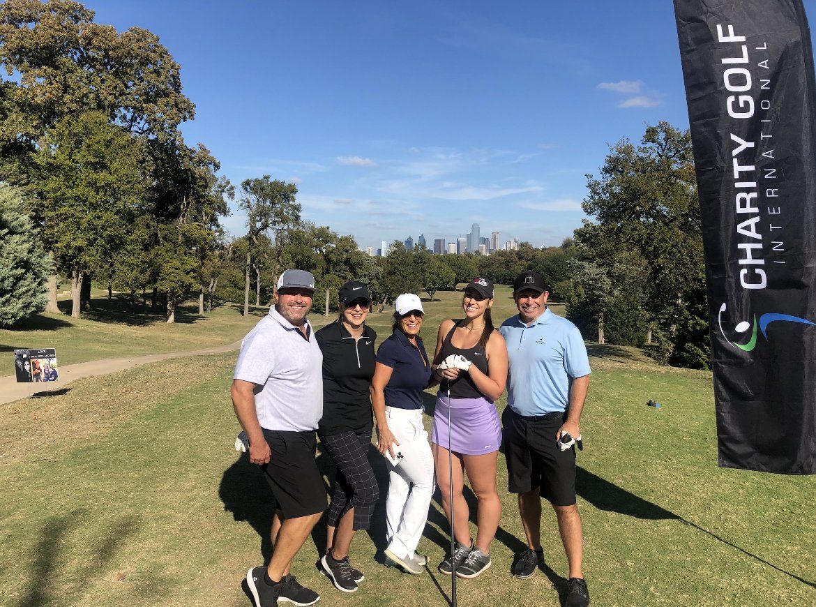 A group of people are posing for a picture on a golf course.